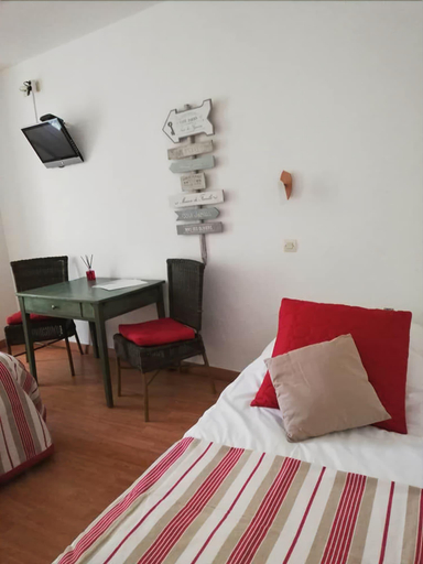 Bedroom 3, Hotel-Restaurant Le Goût des Hôtes, Hérault
