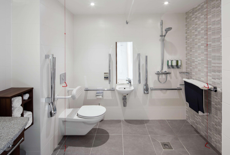 Bathroom 5, Hampton by Hilton Belfast City Centre, Belfast