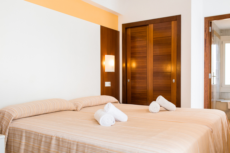 Bedroom 3, Sagitario Hostal Ciutadella, Baleares