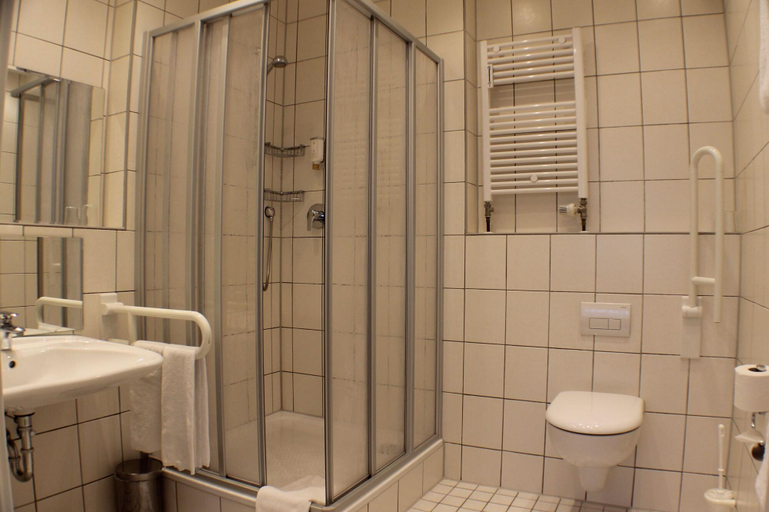 Bathroom 5, Avantgarde Hotel, Ennepe-Ruhr-Kreis