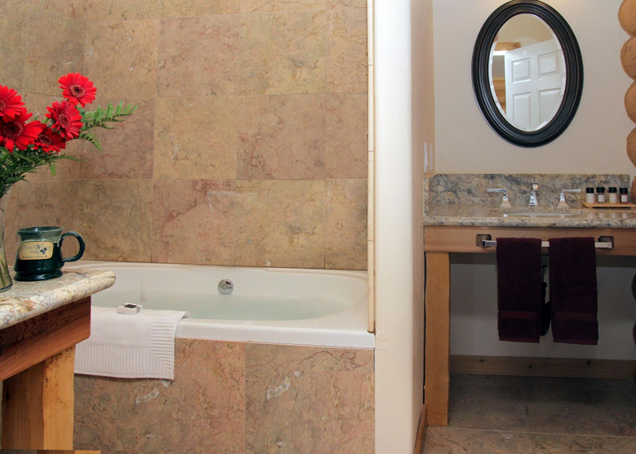 Bathroom 4, Courtwood Inn, Calaveras