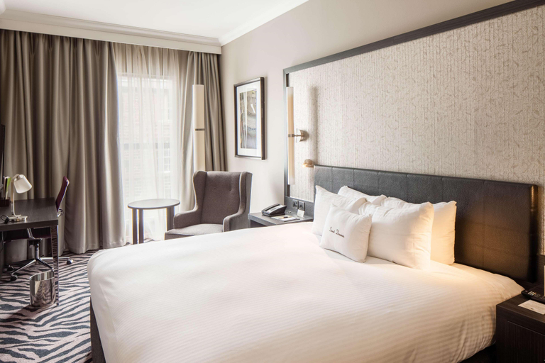 Bedroom 3, DoubleTree by Hilton Edinburgh City Centre, Edinburgh