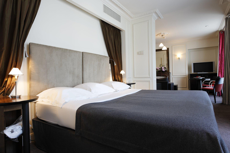 Bedroom 3, La Tremoille Paris, Paris