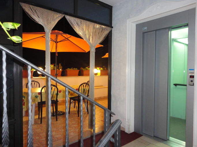 Public Area 2, Carriera Hotel, Foggia