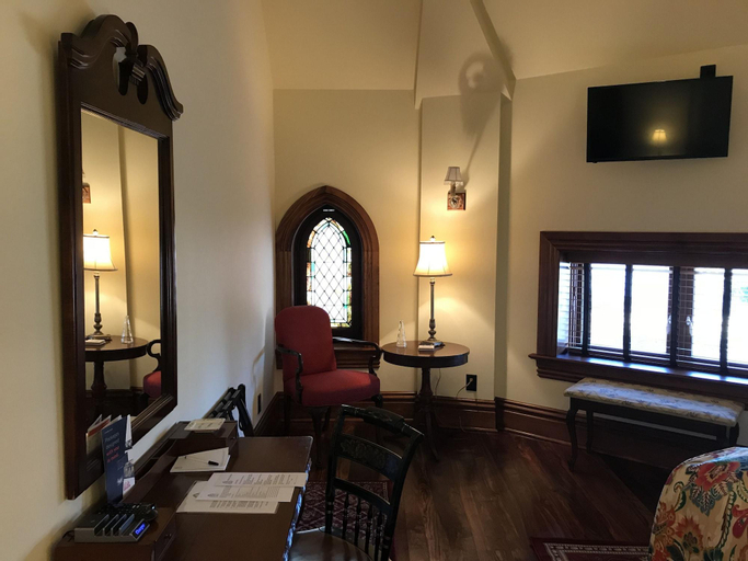 Bedroom 3, Gothic Heights Inn, Saint Louis