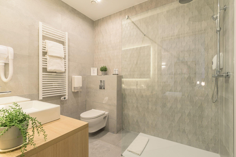 Bathroom 4, Fasthôtel Biarritz Bidart Côte-Basque, Pyrénées-Atlantiques