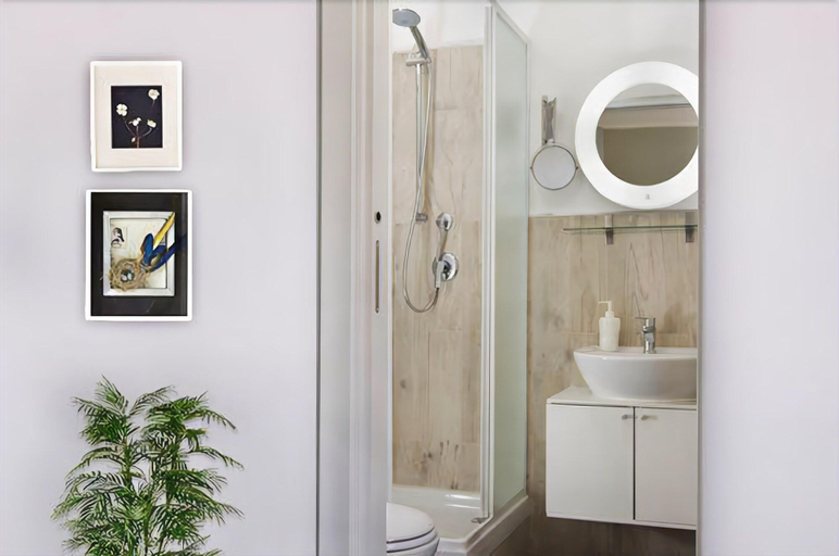 Bathroom 4, B&B Binario Uno, Taranto