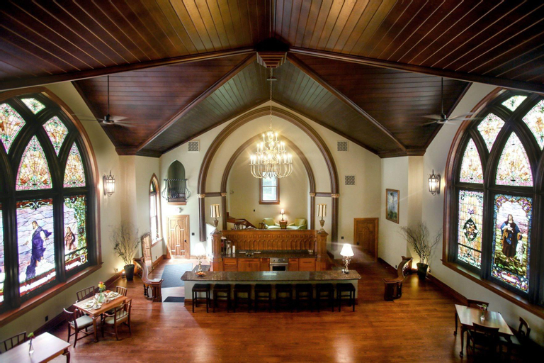 Public Area 2, Gothic Heights Inn, Saint Louis