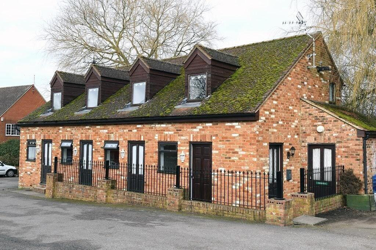 Exterior & Views, Axe & Compass Lodge, Central Bedfordshire