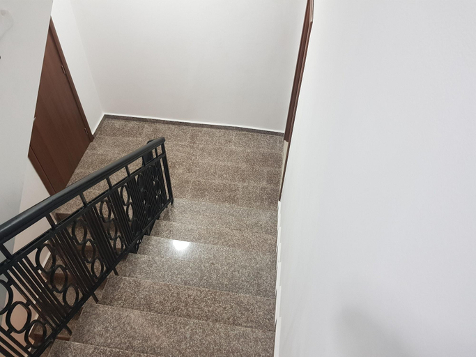 Public Area 2, Twain Apart & Rooms, Stolichna