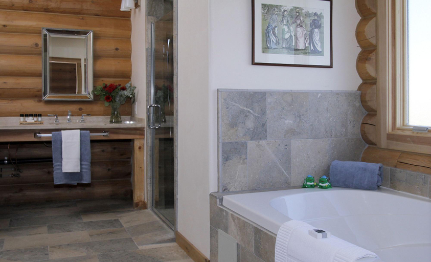 Bathroom 5, Courtwood Inn, Calaveras