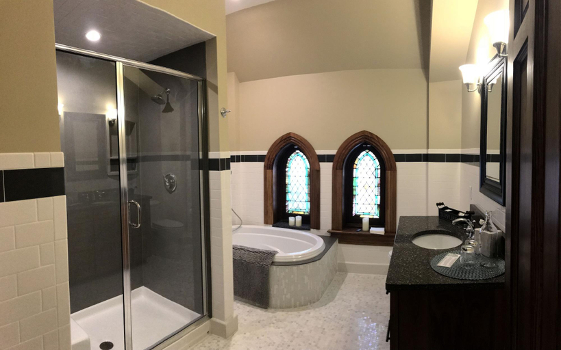 Bathroom 4, Gothic Heights Inn, Saint Louis