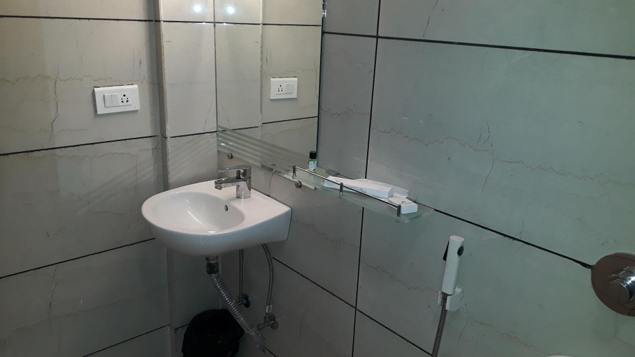 Bathroom 4, Hotel SVR, Patna