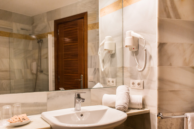 Bathroom 4, Sagitario Hostal Ciutadella, Baleares
