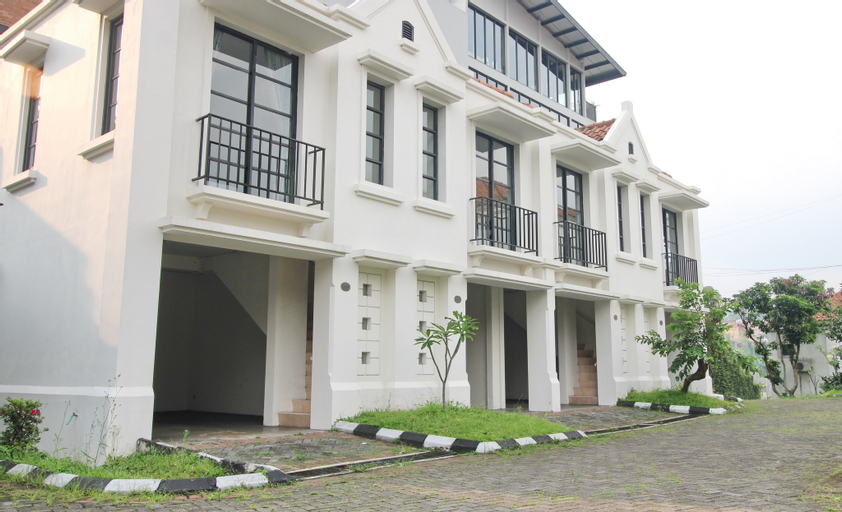 Exterior & Views 7