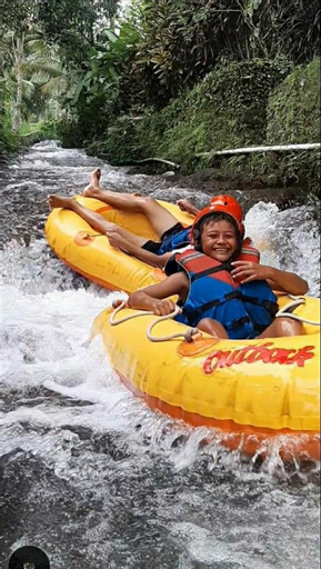 Damuh Pertivi, Bali