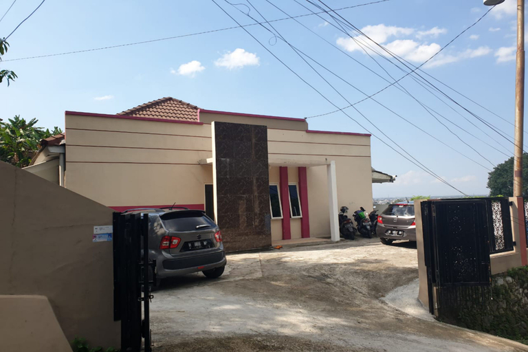 Exterior & Views, OYO 90440 Zleepy Whiteland, Semarang