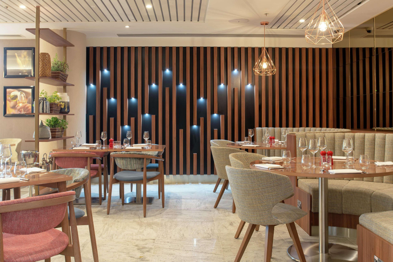Food & Drinks 5, Hilton Garden Inn London Heathrow Terminal 2 And 3, London