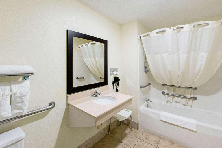 Bathroom 5, Quality Inn & Suites Civic Center, Florence