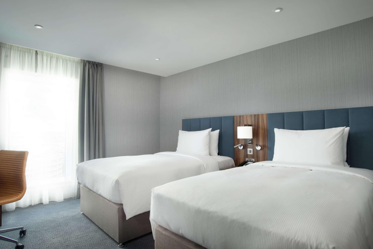 Bedroom 2, Hilton Garden Inn London Heathrow Terminal 2 And 3, London