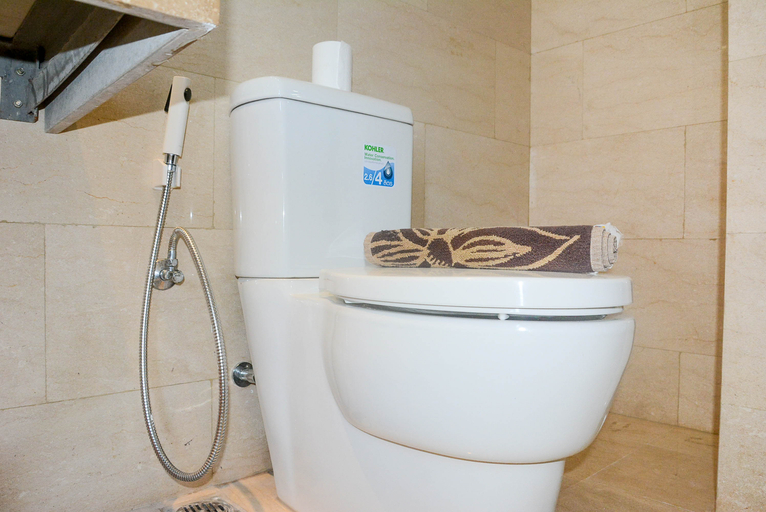 Bathroom 2, Great Location Studio at Menteng Park Apartment By Travelio, Jakarta Pusat
