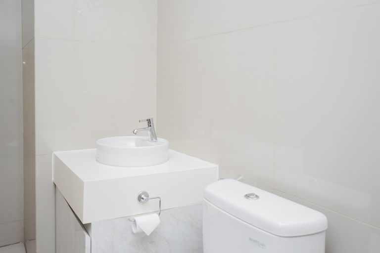Bedroom 4, Cozy 1BR with Best View Tree Park City Apartment By Travelio, South Tangerang