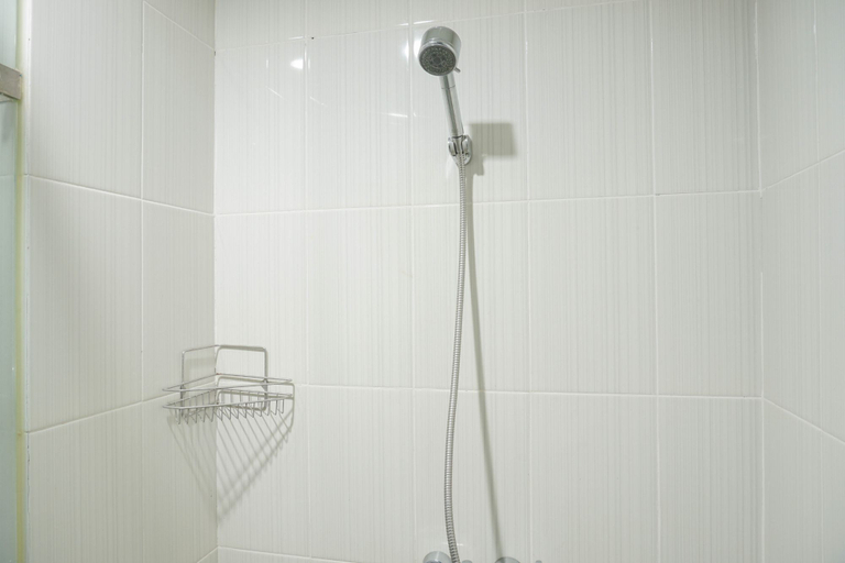 Bathroom 5, Comfort and Simply Studio Tamansari Semanggi Apartment By Travelio, Jakarta Selatan