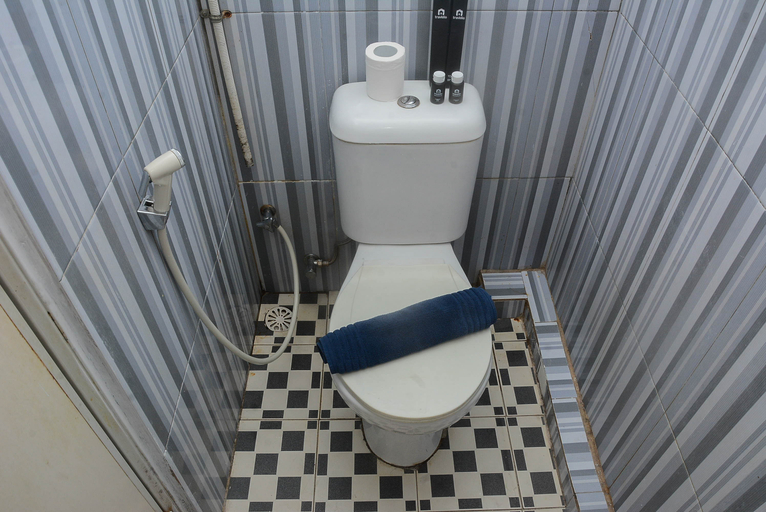 Bathroom 5, Relaxing 2BR at Menteng Square Apartment By Travelio, Central Jakarta