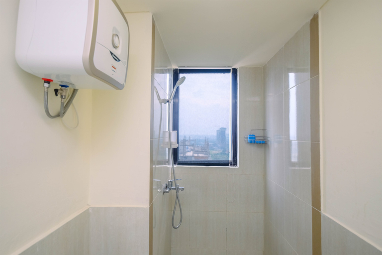 Bathroom 5, Comfort and Strategic 3BR Meikarta Apartment By Travelio, Cikarang