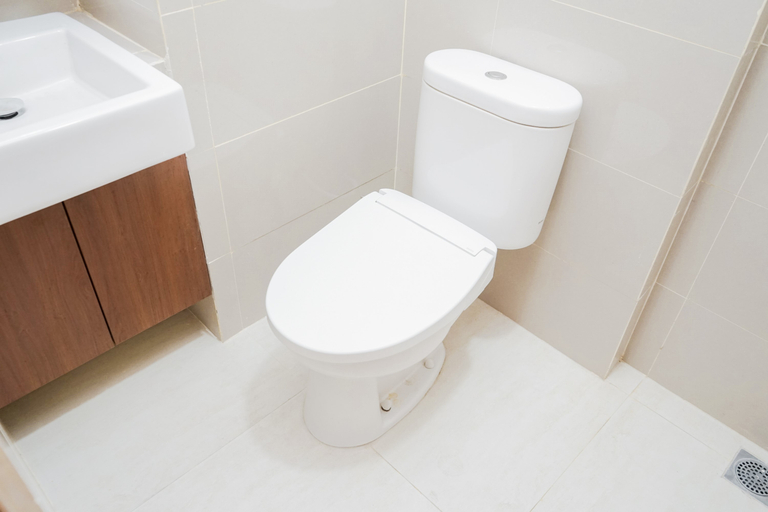 Bathroom 5, Studio Modern Japanese Style near Aeon BSD at B Residence Apartment By Travelio, South Tangerang