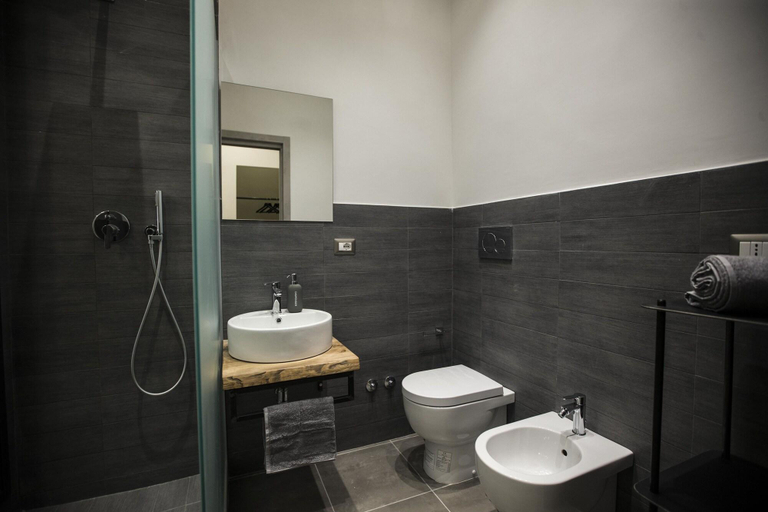 Bathroom 4, B&B GB Napoli Central Station, Napoli