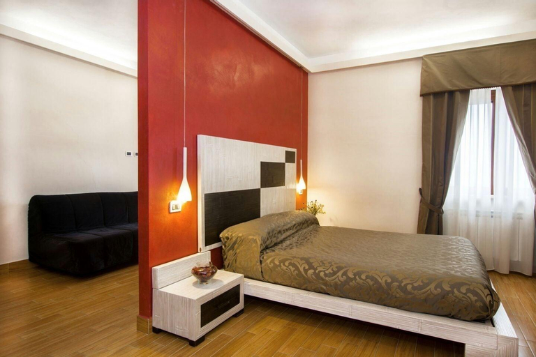 Il Falco, Rome