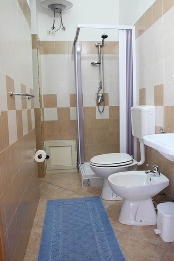 Bathroom 3, B&B Il Castellino, Messina
