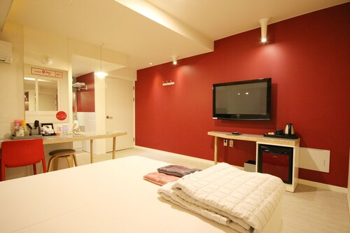 Hotel O'my, Yeonje