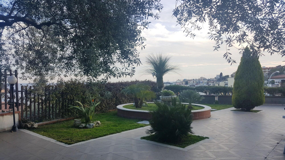 Exterior & Views 2, Albergo Lachea, Catania