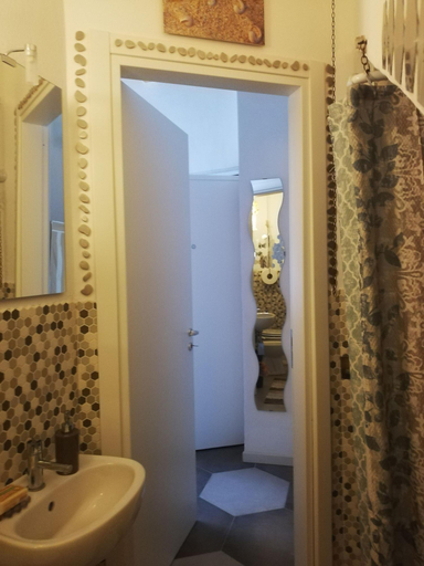Bathroom 4, Arimatea Accommodations, Palermo