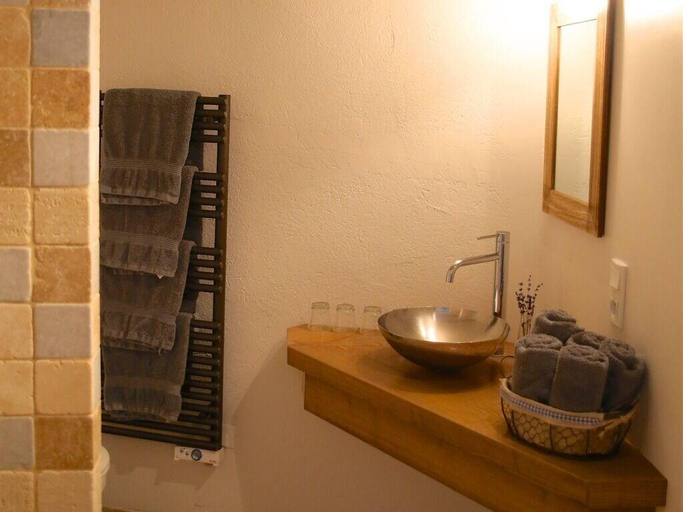 Bathroom 5, L'autre Maison, Gard