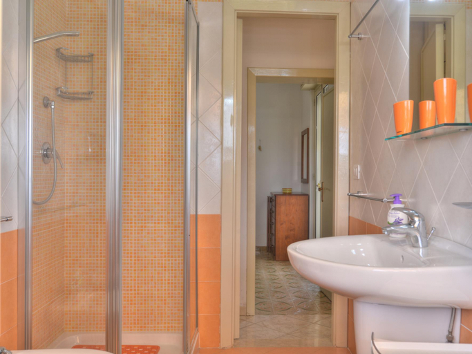 Bathroom 4, Gianni - One Bedroom, Syracuse
