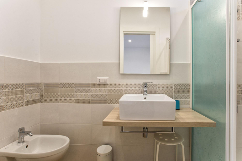Bathroom 4, Alguer holiday rooms, Sassari