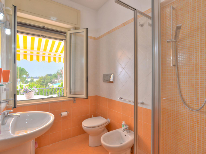 Bathroom 3, Gianni - One Bedroom, Syracuse
