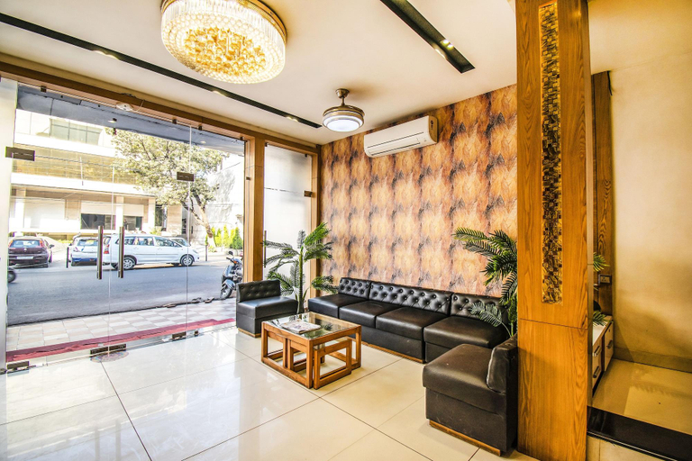 Public Area 2, FabHotel Kiran Inn Tukoganj, Indore