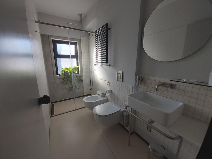 Bathroom 5, Albergo Lachea, Catania