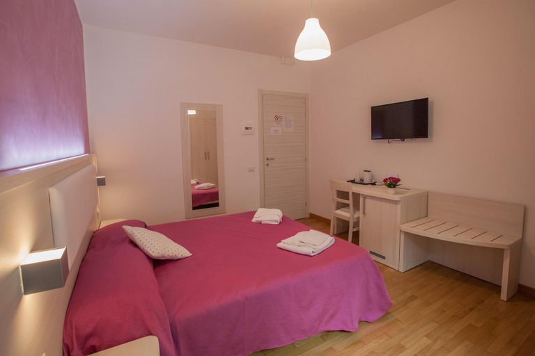 Bedroom 3, Momenti Romani, Rome