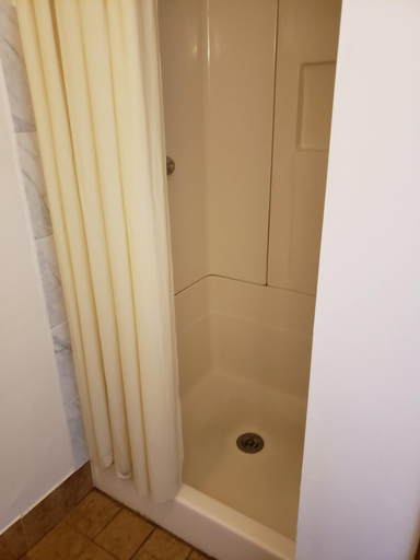 Bathroom 4, Algoma Beach Motel, Lake Michigan