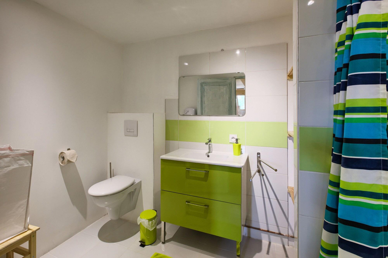 Bathroom 5, La Grange d'Oustaud, Gironde