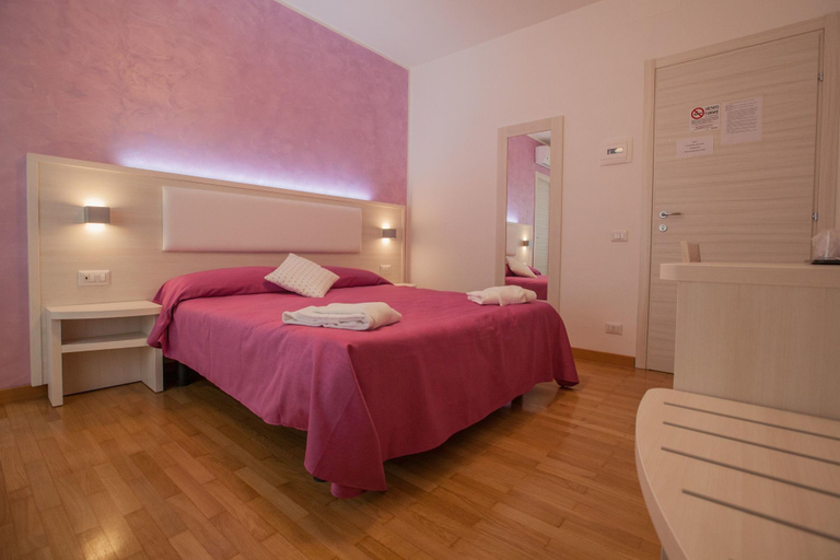 Bedroom 4, Momenti Romani, Rome