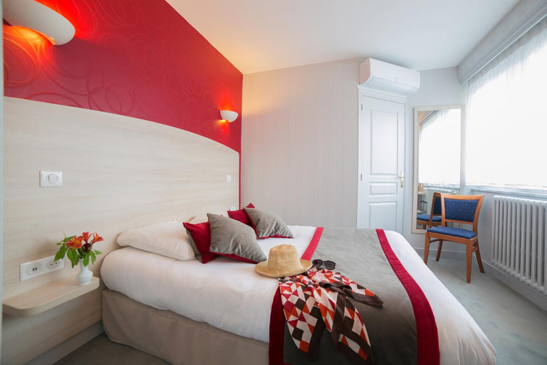 Bedroom 3, Hotel Restaurant Auberge de la Rose, Maine-et-Loire