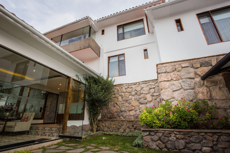 Exterior & Views