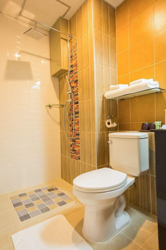 Bathroom 4, Ton Aoi Grand Hotel, Hat Yai