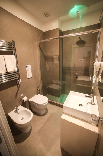 Bathroom 3, Toledo Relais, Napoli